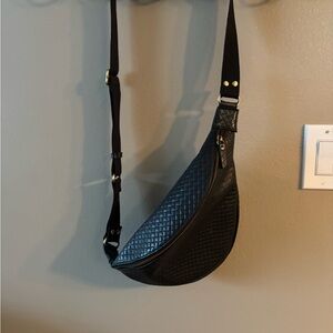 Andar “The Tatum” crossbody bag
